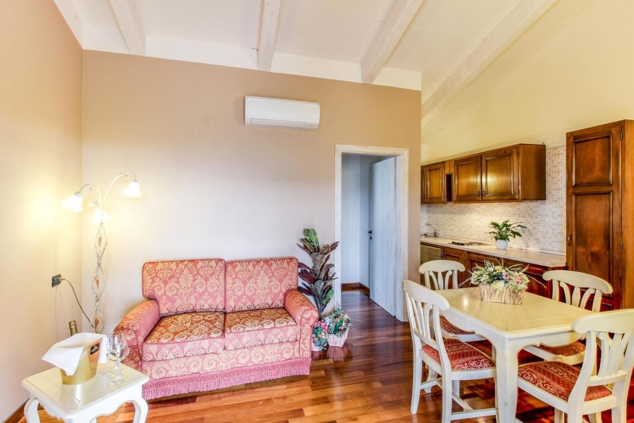 Residence Villa Il Casale - Appartamenti Wellness E Piscina Riscaldata Tovo San Giacomo Bagian luar foto